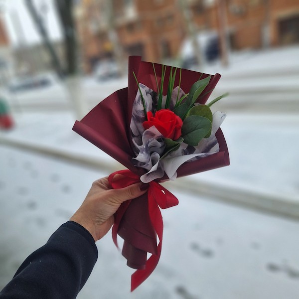 Букет с ароматна сапунена роза за 8-ми март